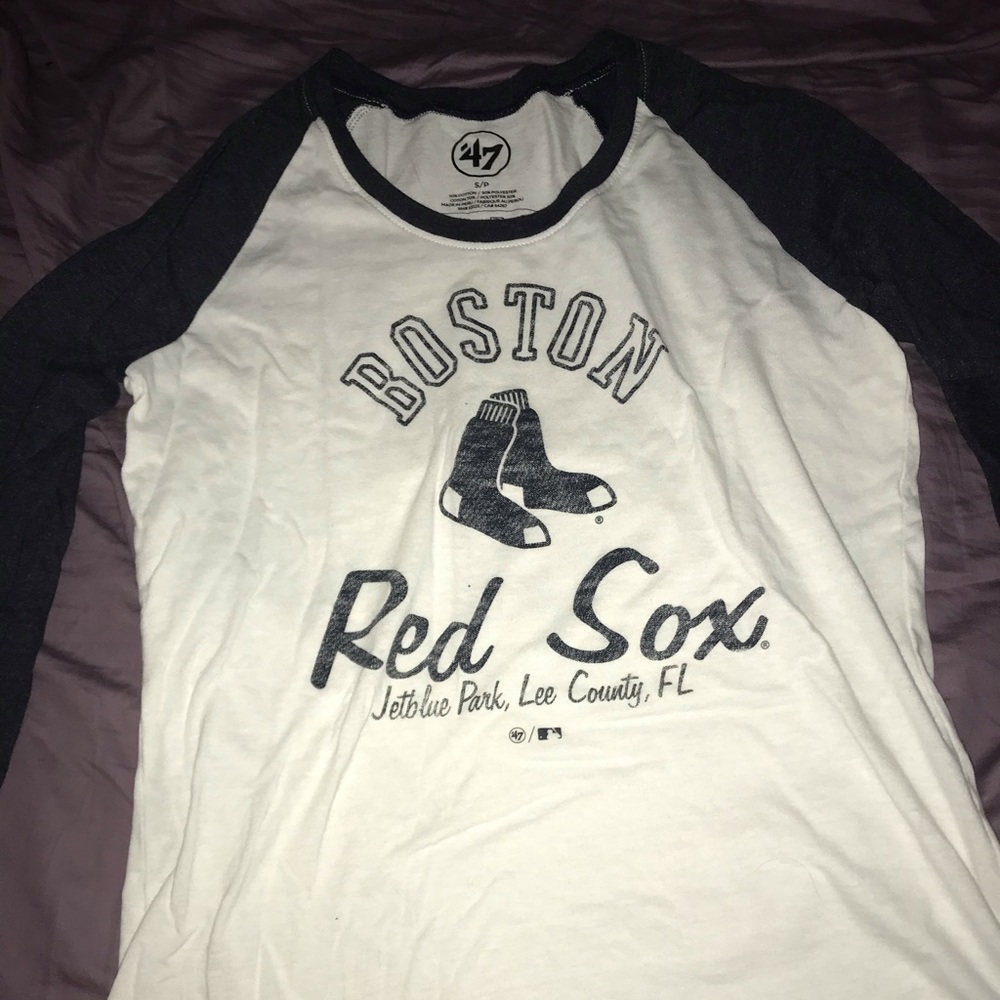 Long sleeve t shirt.